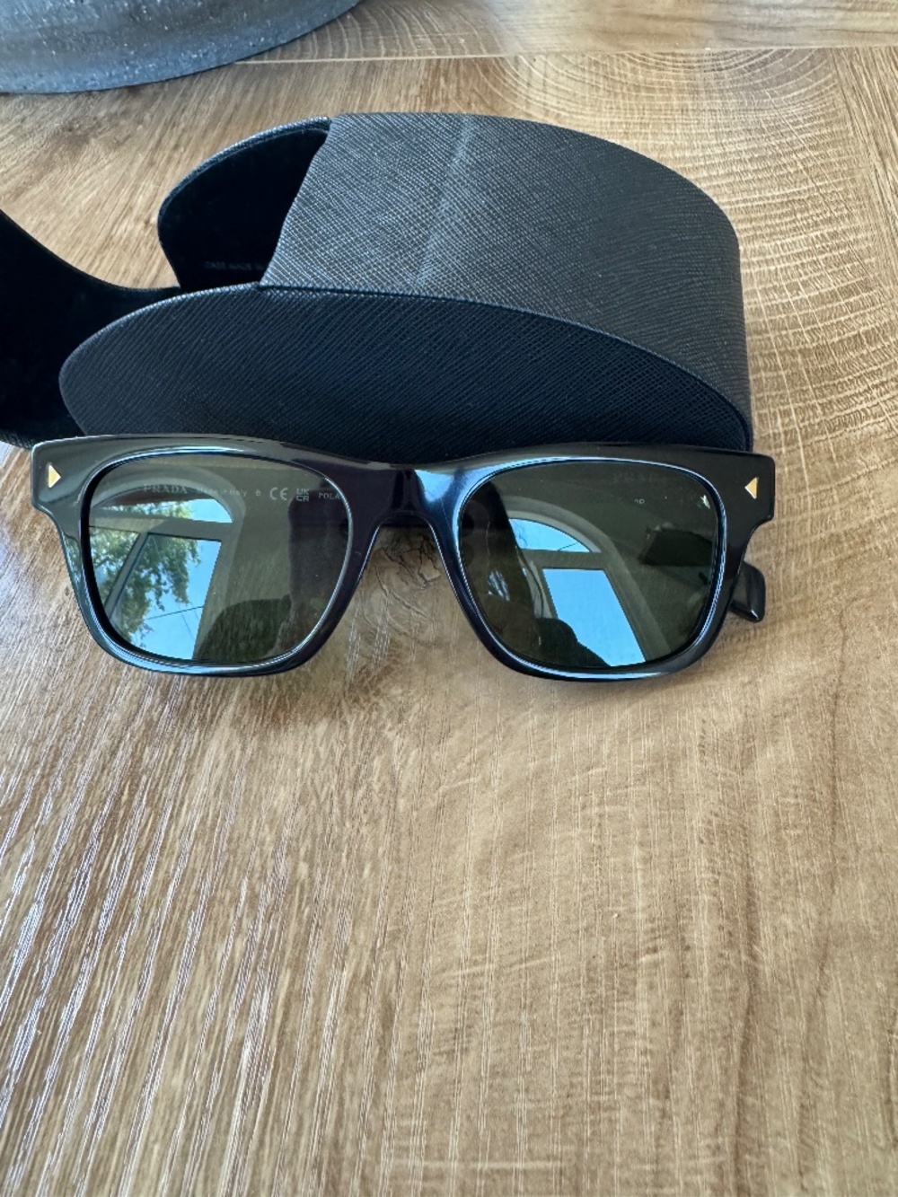 Prada sunglasses - Picture 5 of 7